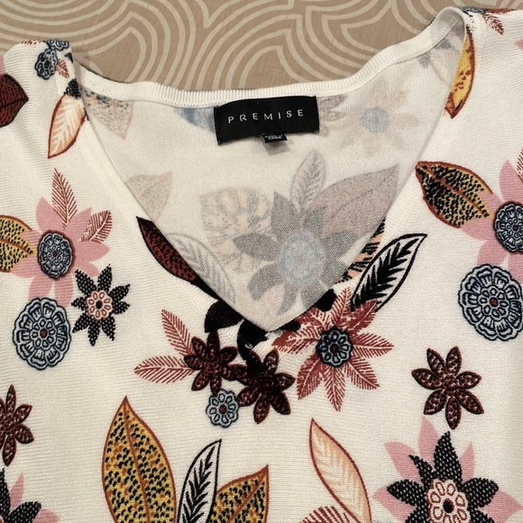 NWOT Premise sweater, floral print, rayon blend, v-neck, M - Picture 5 of 8